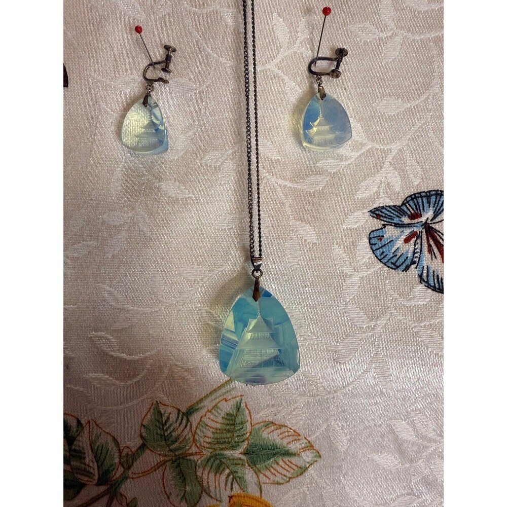 Vintage Necklace And Earrings - Picture 5 of 8